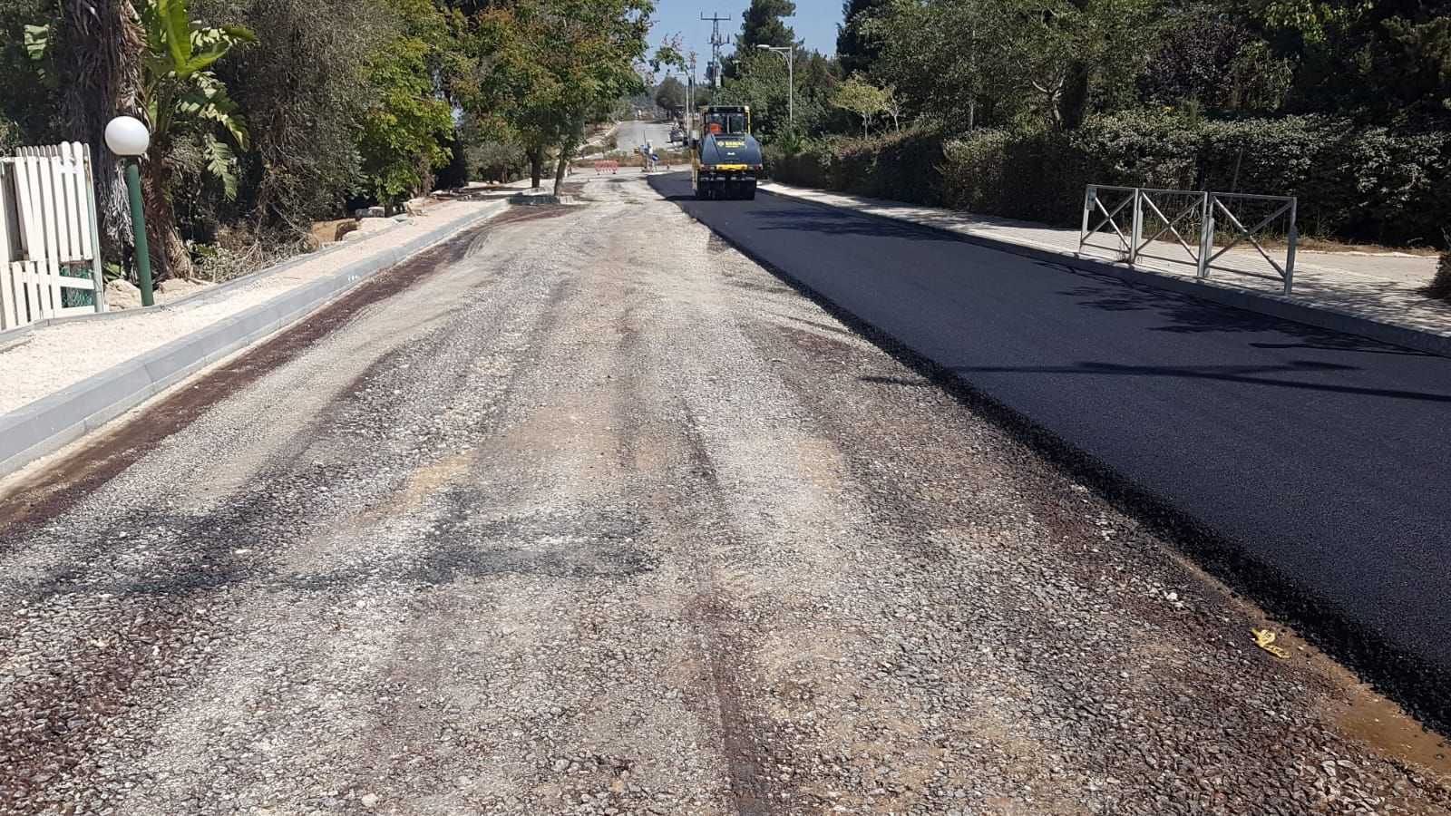 סלילת כביש גישה